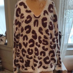 Kayla Armoire animal printed sweater top M/L